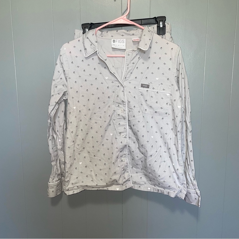 Figs Gray Heartbeat Long Sleeve Pajama Top and Shorts Set XS